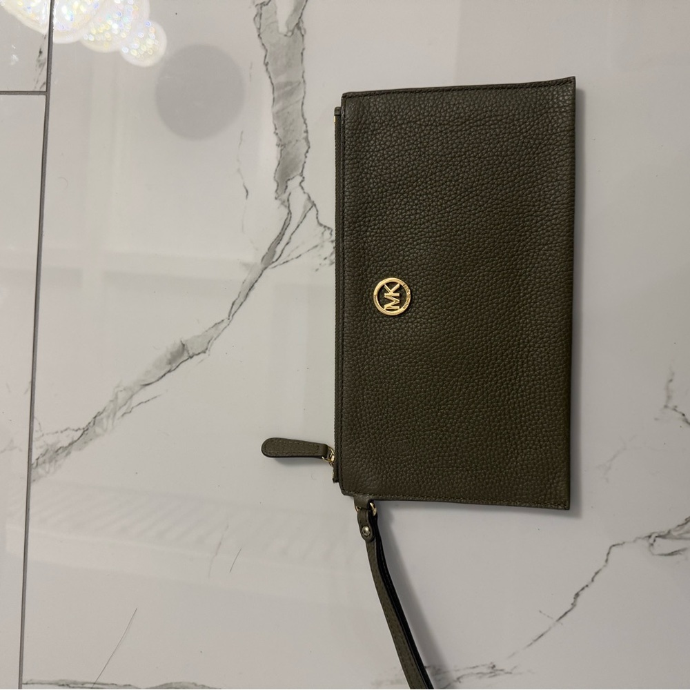 MICHAEL KORS Wristlet Military Green